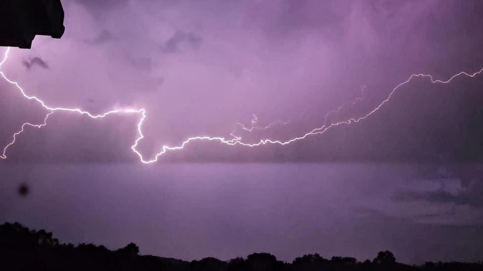 Lightning Strikes Light Up Burton On Trent Sky — Burton-on-Trent news photo (BBC Stoke & Staffordshire)