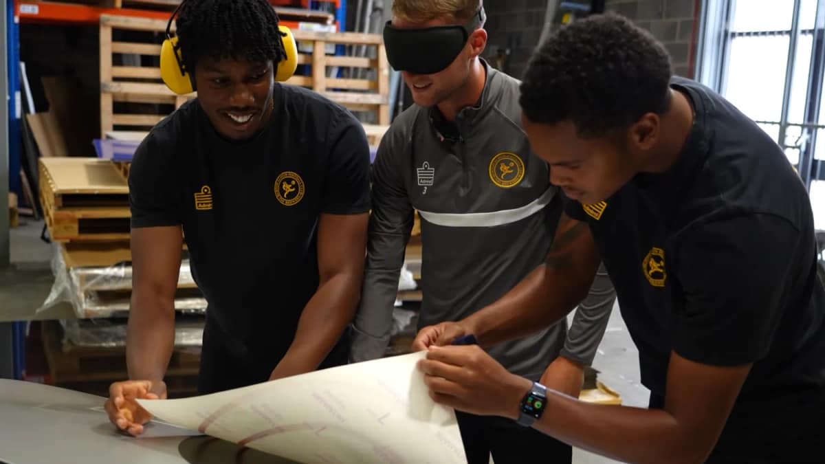 PLAYERS TAKE ON CHALLENGE AT HARDY SIGNS — Burton-on-Trent news photo