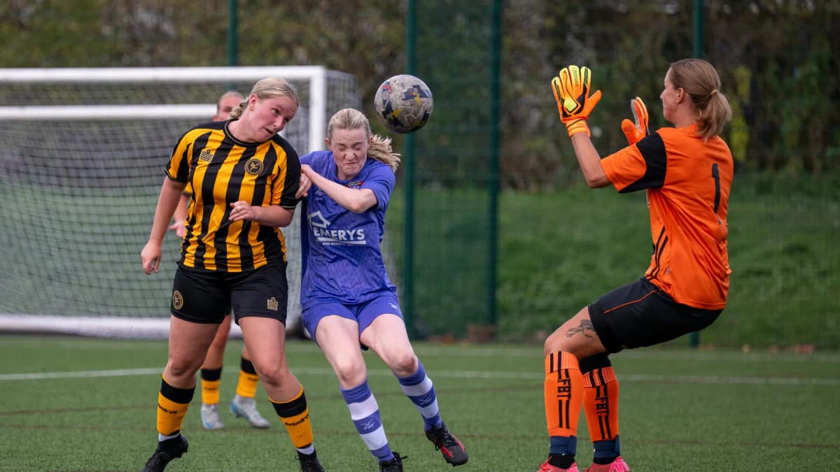 STOPPAGE TIME GOAL EARNS A POINT — Burton-on-Trent news photo